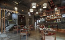 餐廳一層與吧臺(tái)區(qū)域裝修